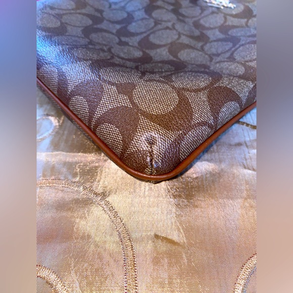 GORGEOUS🌟COACH SIGNATURE COATED CANVAS CROSSBODY 🌟GUC - CLEAN! - Picture 6 of 15